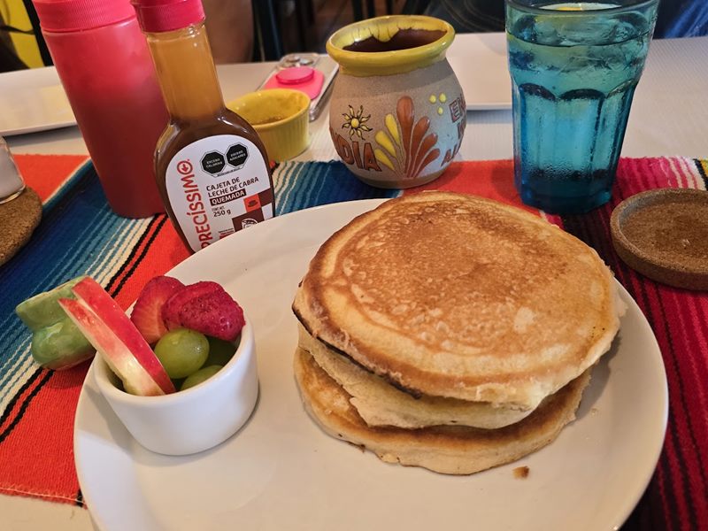 Buendía Breakfast & Lunch Café food